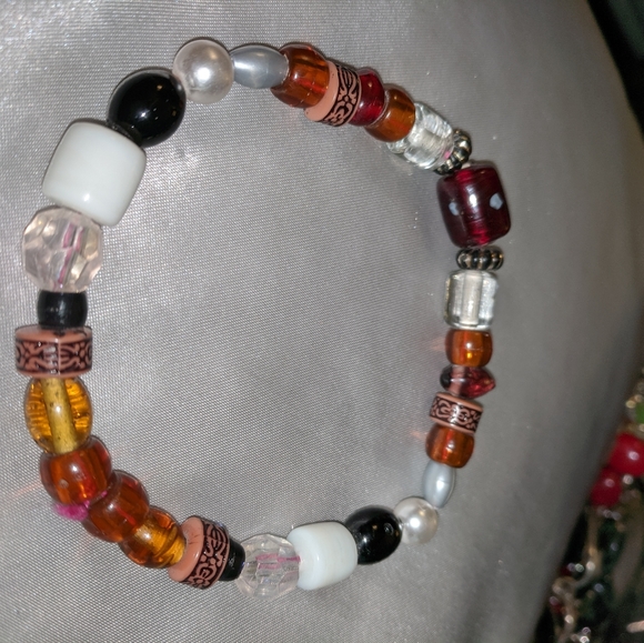 Vintage Beaded Bracelet - Picture 2 of 8